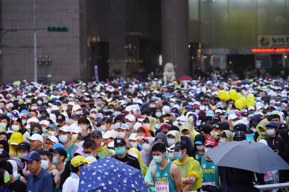 ▲台北馬拉松12/18熱鬧開跑，晶華酒店推出「跑動台北」住房方案，賽事當天除安排有專車接送房客至起跑點外，榮獲賽事前3名者，只要展示獎牌再送免費住宿券一張！（圖／NOWnews資料照片，台北市政府提供）