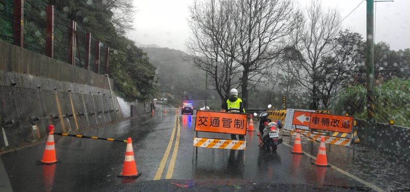 大雨下不停　陽金公路路基坍塌雙向封閉
