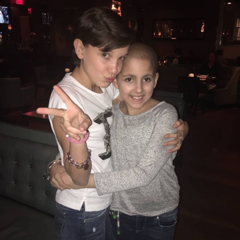 ▲米莉芭比布朗(左)童星出身。(圖/米莉芭比布朗IG)