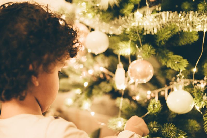▲聖誕節應該是全家團聚、拆禮物的溫馨節慶，不過這個國小生寫下短短20字的願望就讓眾人一看全都鼻酸了。（圖／取自《Pixabay》）