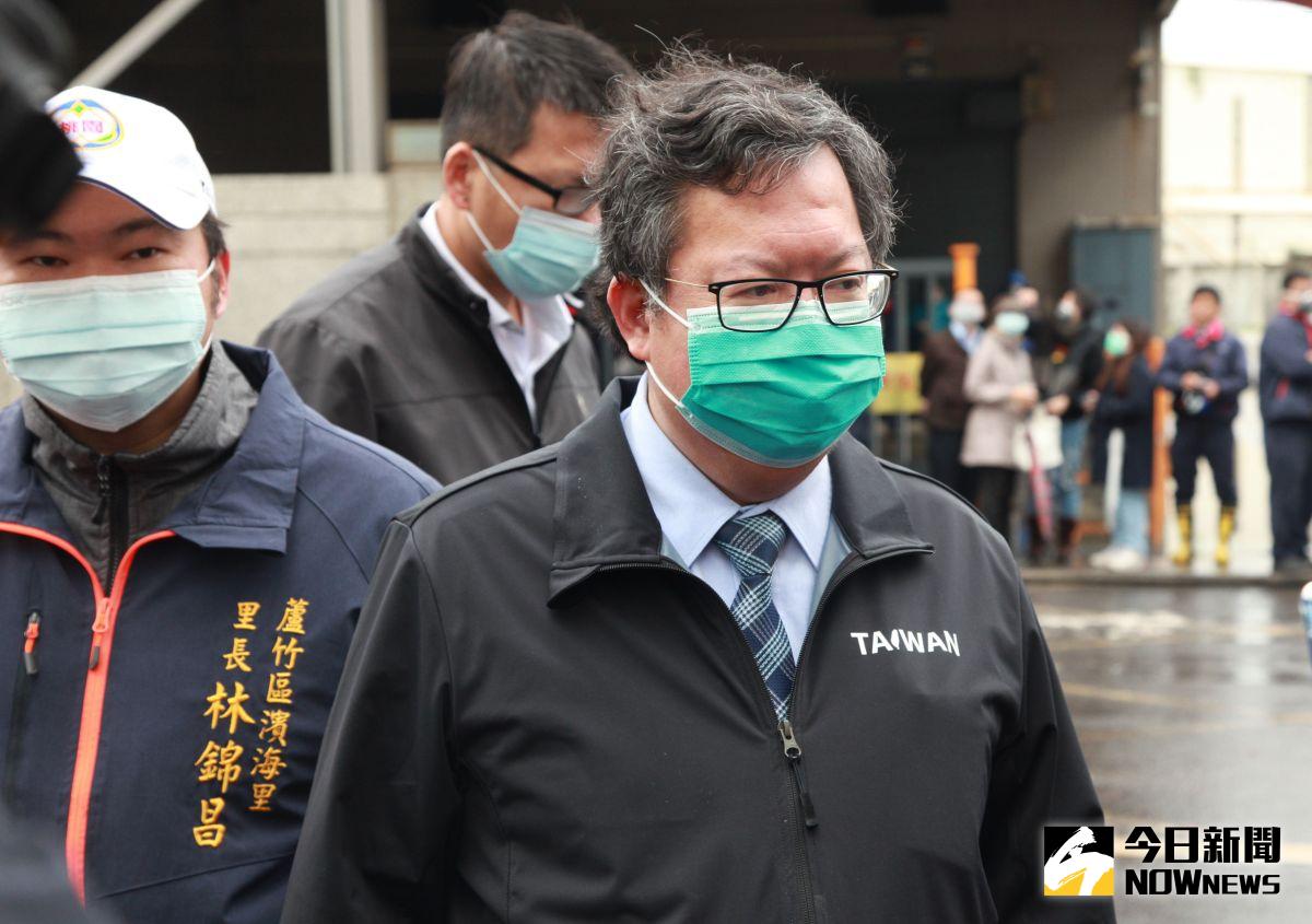 ▲旭富製藥昨天發生大火意外，火勢延燒一夜，桃園市長鄭文燦今天上午前往慰問救災消防同仁。（圖／記者李春台攝, 2020.12.21）