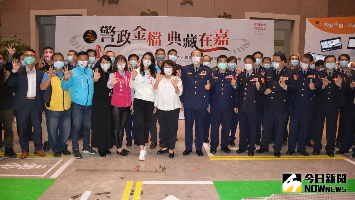 ▲嘉義市警局舉辦警政檔案回顧與退休警察的藝文聯展。（圖／記者郭政隆攝影2020.12.21）