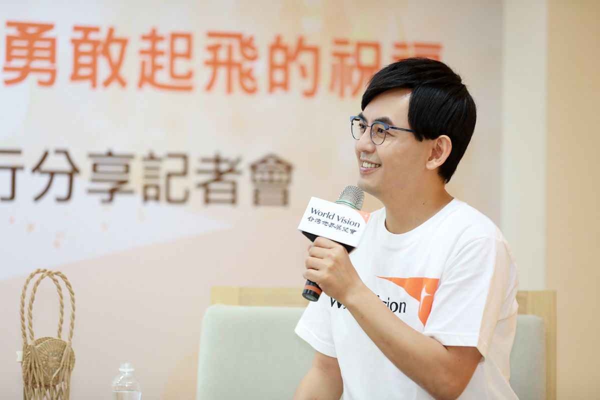 ▲黃子佼體驗「一日社工」。（圖／台灣世界展望會提供）