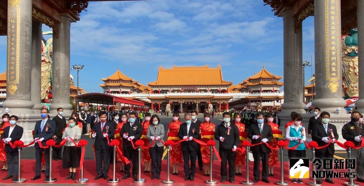 ▲總統蔡英文今22日出席天上聖母祭典儀式暨鹿耳門牌樓落成啟用剪綵大典。（圖／記者陳聖璋攝，2020/12/22）