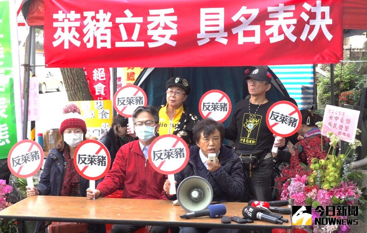 ▲國民黨立委沈智慧今（22）日於台大校友會館門口與醫師蘇偉碩共同召開記者會。（圖／記者朱永強攝,2020.12.22）