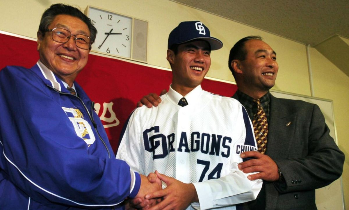 ▲陳大豐（右）與陳偉殷形同父子。（圖／取自日刊體育）