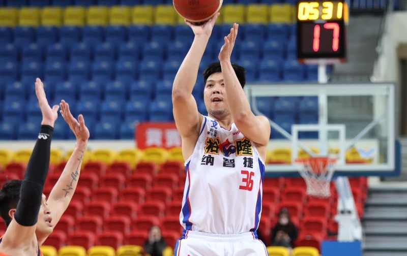 ▲裕隆老將林宜輝打出回春表現，飆出生涯新高32分，獲選為第三周SBL最佳球員。（圖／中華籃協提供）