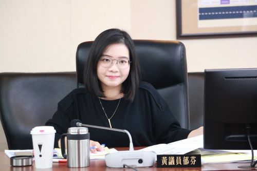 人物/太陽花戰將黃郁芬 搶江宜樺麥克風爆紅!結婚找顧立雄作媒