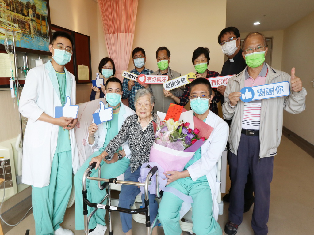 ▲96歲呂阿嬤主動脈瘤，所幸及時置放血管內支架治療，術後2天便恢復爽朗笑聲。(圖／林重鎣攝2020.12.23)