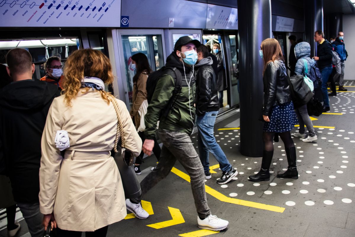 ▲瑞士政府正在積極追蹤14日至18日期間自英國入境的約1萬名旅客，以防止COVID-19變異體擴散。（圖／美聯社／達志影像）