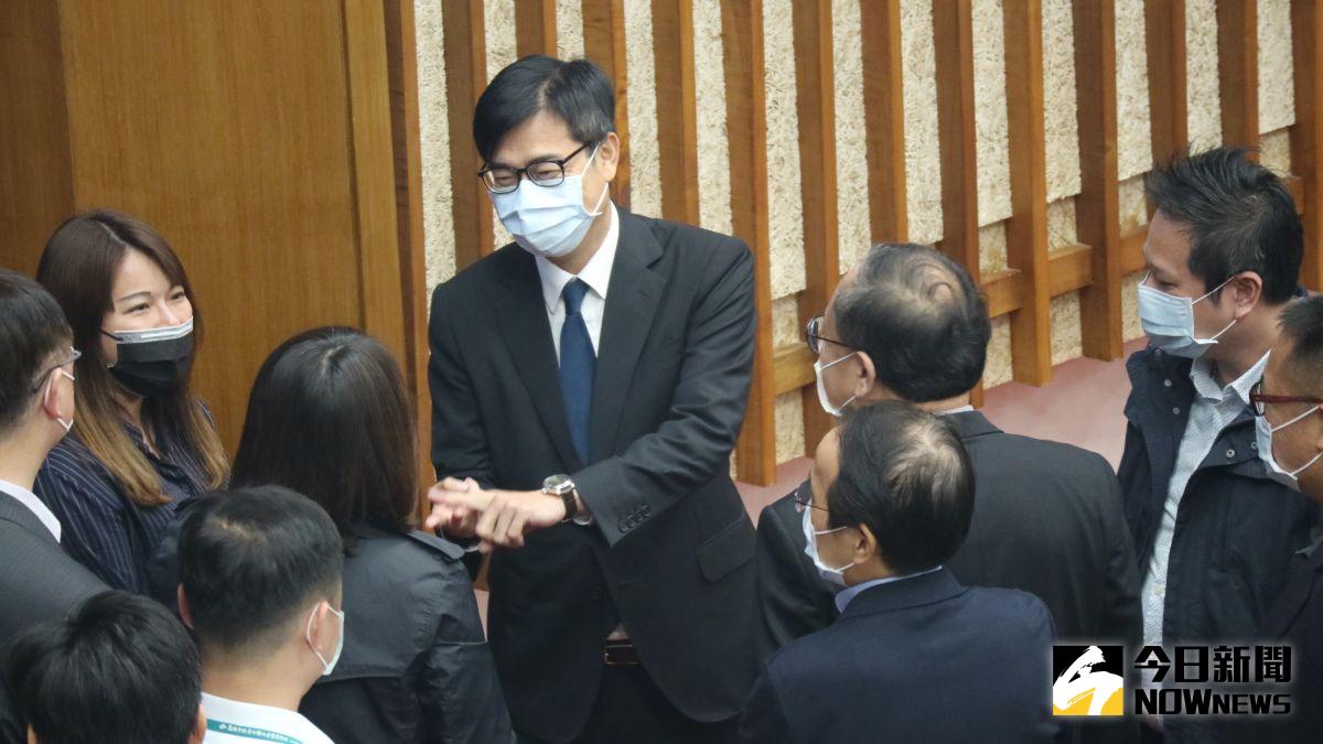 ▲市長陳其邁強調，高雄跨年場域大，與其他縣市的活動不太相同，會分區做不同防疫強度的強化，請民眾放心。（圖／記者鄭婷襄攝）