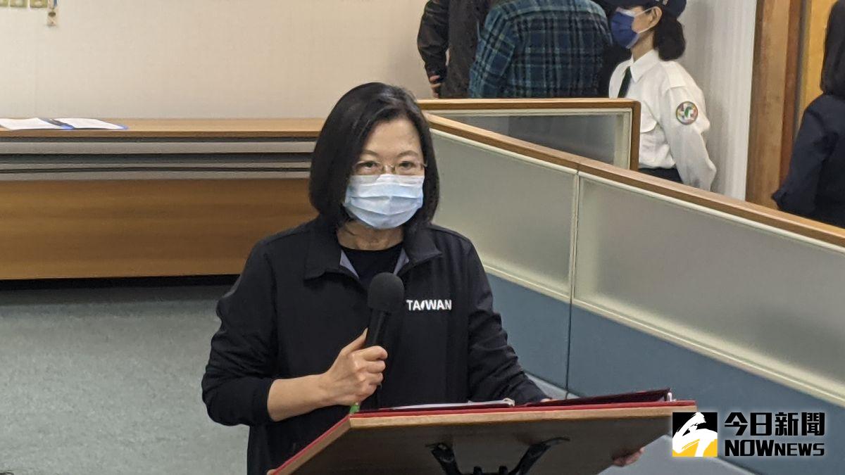 ▲跨年將至，台灣出現COVID-19本土病例，蔡英文總統今（23）日發表公開談話表示，呼籲大家，參加跨年等大型活動，一定要謹記指揮中心的防疫指示，包括全程戴口罩、以及除了補充水分外，禁止飲食等規定。辦理活動的縣市政府，也請務必要落實各項防疫措施。（圖／記者鄭宏斌攝，2020.12.23）