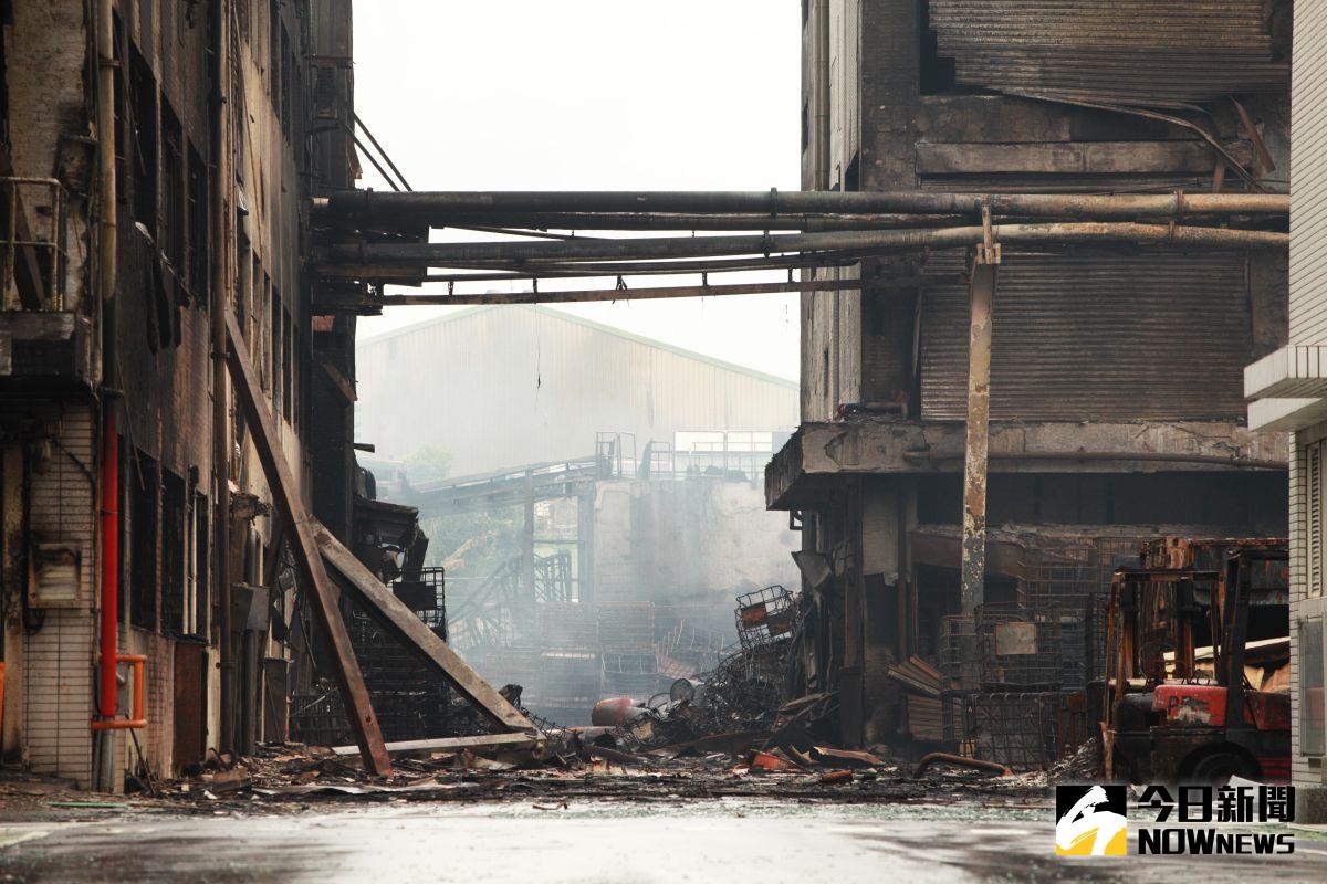 ▲旭富製藥對於金屬鈉數量有所隱瞞，存放超過5倍的存量，除了依據公共危險物品相關規定罰款10萬元，另外針對隱匿資訊部份也從重開罰旭富60萬元。（圖／記者李春台攝）