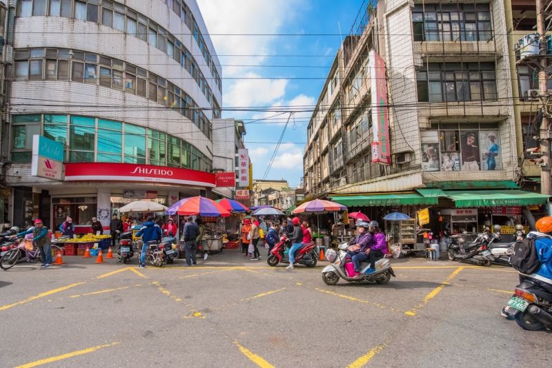 ▲日常採買以民族路商圈為主,位於桃園高鐵站與中壢市區核心位置,近鄰Costco中壢店也很近。(圖/資料照片)
