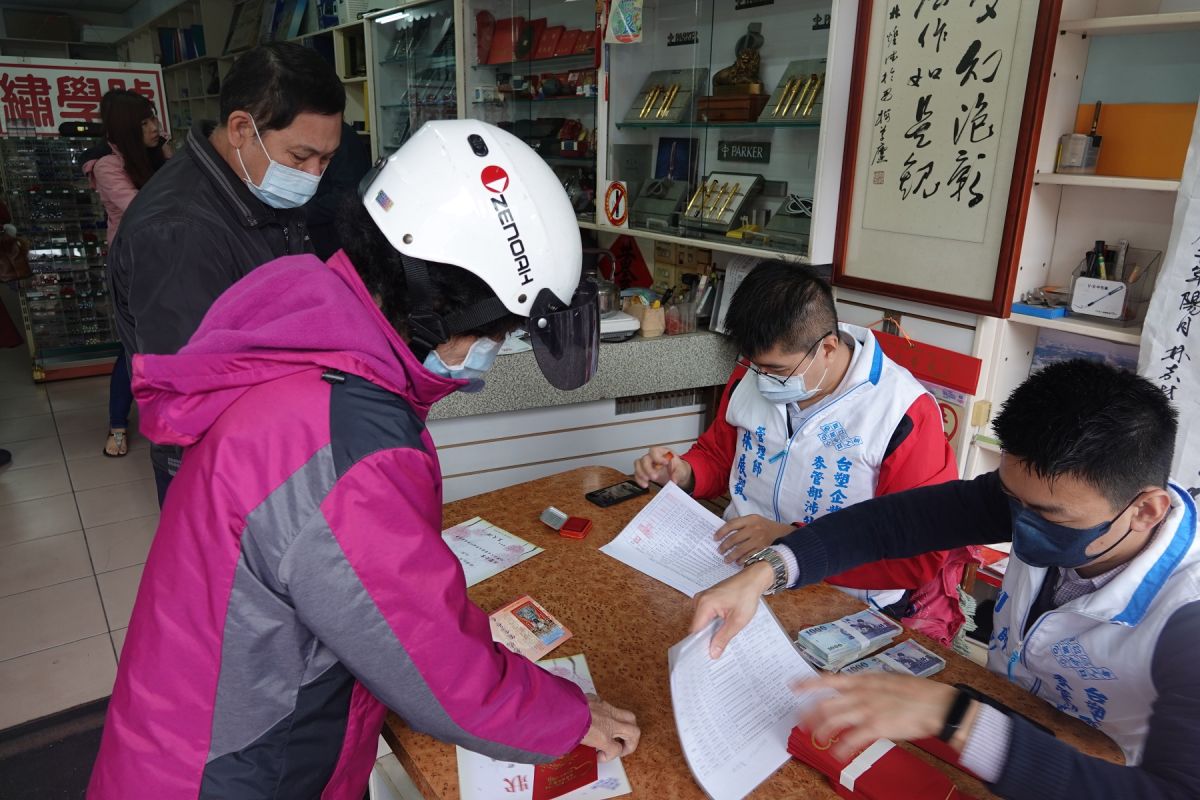 ▲台塑企業王詹樣基金會23日、24日發放麥寮鄉、台西鄉弱勢家庭子女獎助學金。（圖／記者洪佳伶攝，2020.12.23）