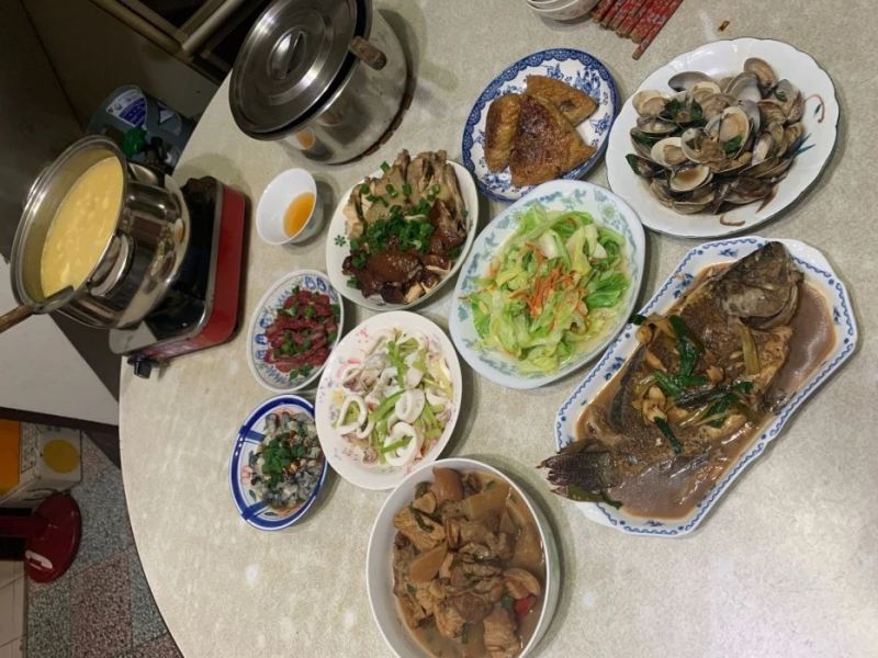 父做忌沒人煮菜!貼心女友端「9菜1湯」 網感動:要珍惜