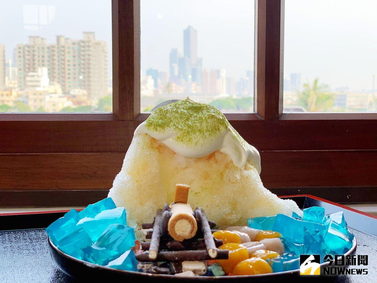 ▲蘊含百年景的「山港町鐵」，每一湯匙都是百年記憶，完美演繹窗外高雄壯闊百年景。 （圖／記者陳美嘉攝）