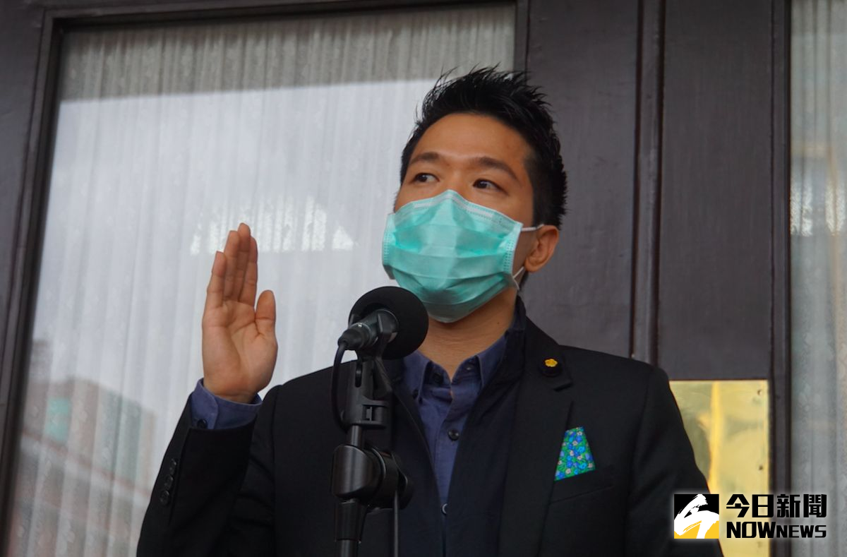 ▲在立院萊豬表決前夕，民進黨立委何志偉跑去做新冠肺炎病毒篩檢，他受訪表示，因為確診機師在他選區趴趴走，懷疑疑似間接接觸，所以去篩檢是負責任行為。（圖／記者呂炯昌攝.2020.12.24）