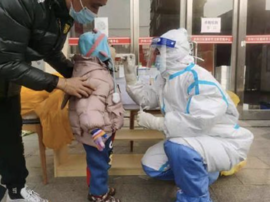 ▲中國官方發布，1日新增2019冠狀病毒疾病（COVID-19，武漢肺炎）9例，其中本土病例4例都在雲南，境外移入病例5例。雲南瑞麗市昨天通告，當地有5個社區被劃定為中風險地區。資料照。（圖／翻攝微博）