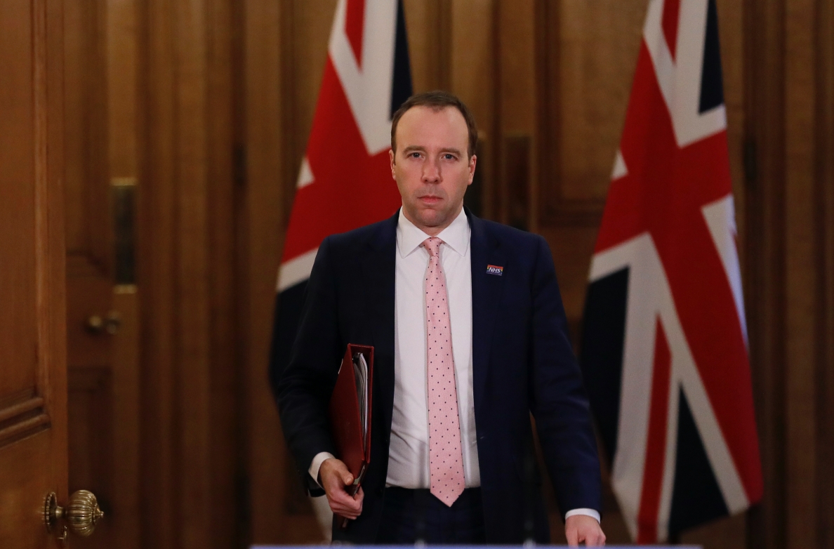 ▲英國衛生大臣漢考克表示，境內發現2例新冠確診案例，感染的是近期南非發現的變種「501Y.V2」。（圖／美聯社／達志影像）