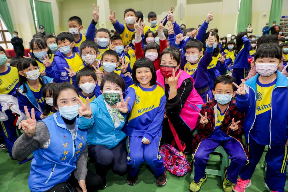 ▲台中市長盧秀燕今參加日南國小新活動中心啟用時，針對跨年活動重申隨時做滾動式檢討，做必要因應。（圖／市府提供）