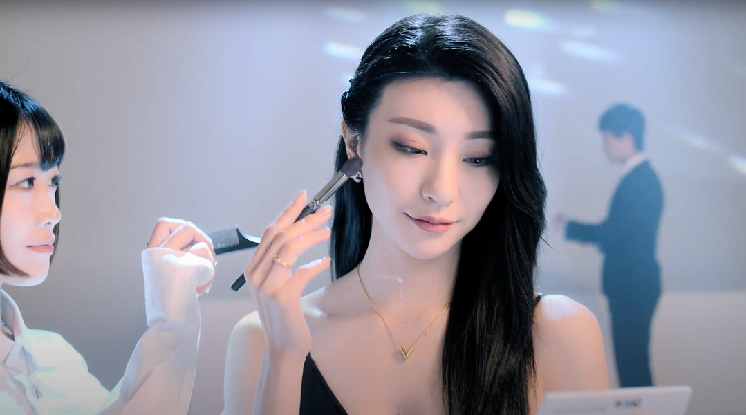 ▲近來疫情衝擊各產業，在台深耕4年的綠色直播平台「Up直播」，近來推出全新概念影片，翻轉傳統直播的樣貌，將直播間晉升為專業伸展台。（圖／品牌提供）