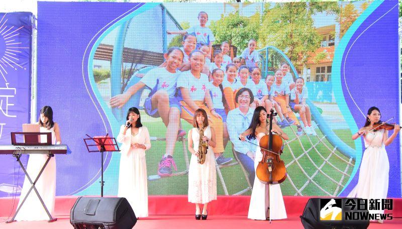 ▲音樂演奏為「希望‧綻放~縣長就職2周年記者會」揭開活動序幕。(圖/記者陳雅芳攝,2020.12.
