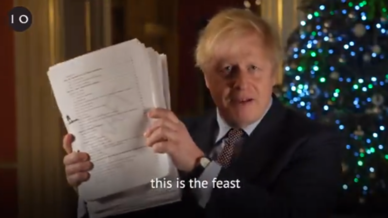 ▲英國首相強生在耶誕前夕於推特上傳短片，強調脫歐協議的達成可喜可賀。（圖／擷取自推特影片）