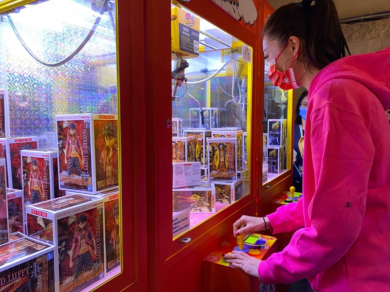 ▲擔心無人管控的夾娃娃機店成為防疫破口，台北市政府宣布即日起夾娃娃機店暫時停業。（示意圖／資料照片）