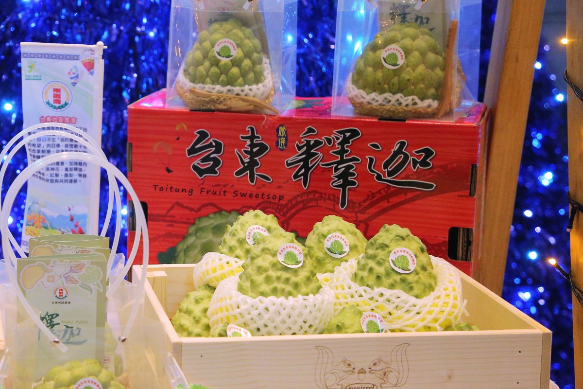 ▲新北市政府攜手台東縣政府及台東農產運銷公司，推出冬季好「釋」送到「迦」，把美味釋迦宅配到新北，力挺台東釋迦小農渡過銷售寒冬。（圖/記者孫唯容攝）