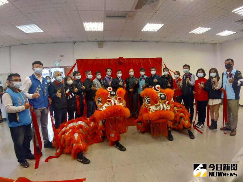 ▲鹿港鎮公所於鹿港老人文康中心地下一樓的「鹿港鎮康動中心」進行啟用揭牌儀式。(圖/記者陳雅芳攝,2020.12.