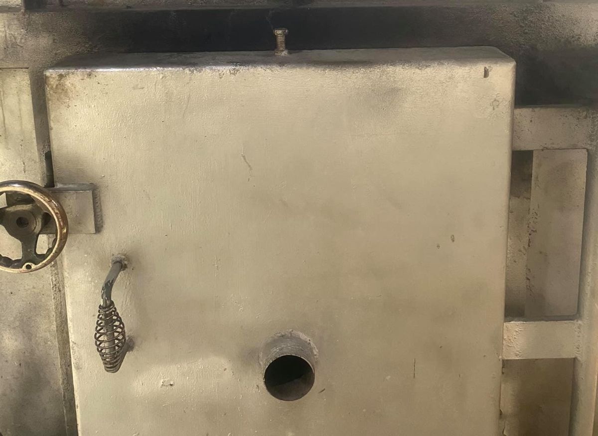 ▲一位寵物火化師透露自己免費火化被路殺的浪貓，卻遭同事嗆白癡，這行為是否恰當也引發熱烈討論。（圖／翻攝自《爆怨公社》臉書社團）