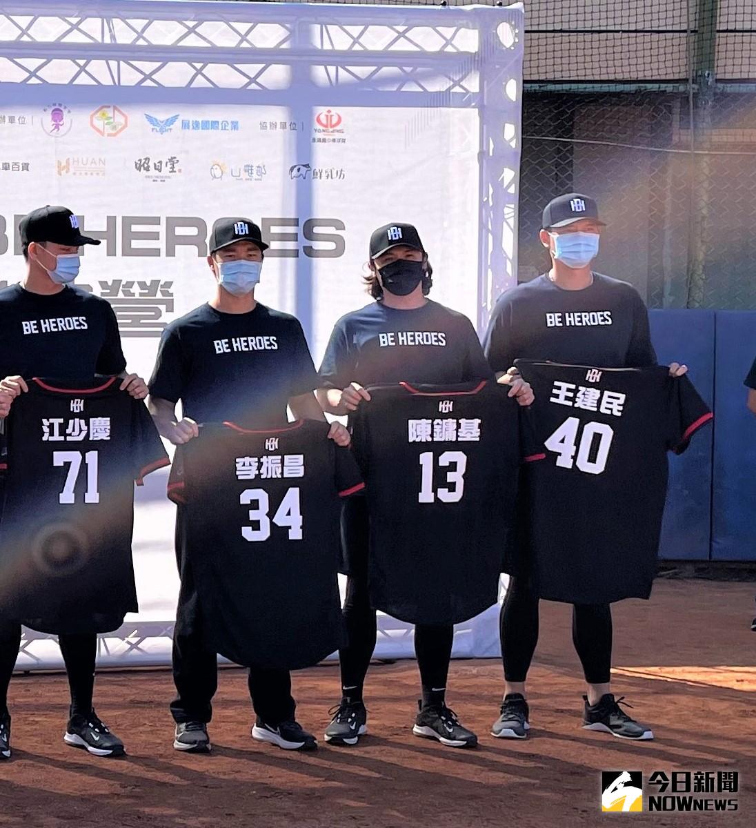 ▲「2020 BE HEROES棒球訓練營」今(26)、明兩日在彰化舉行，王建民(右起)率陳鏞基、李振昌、江少慶等球星擔任教練。（圖／鍾東穎攝 ,2020.12.26）