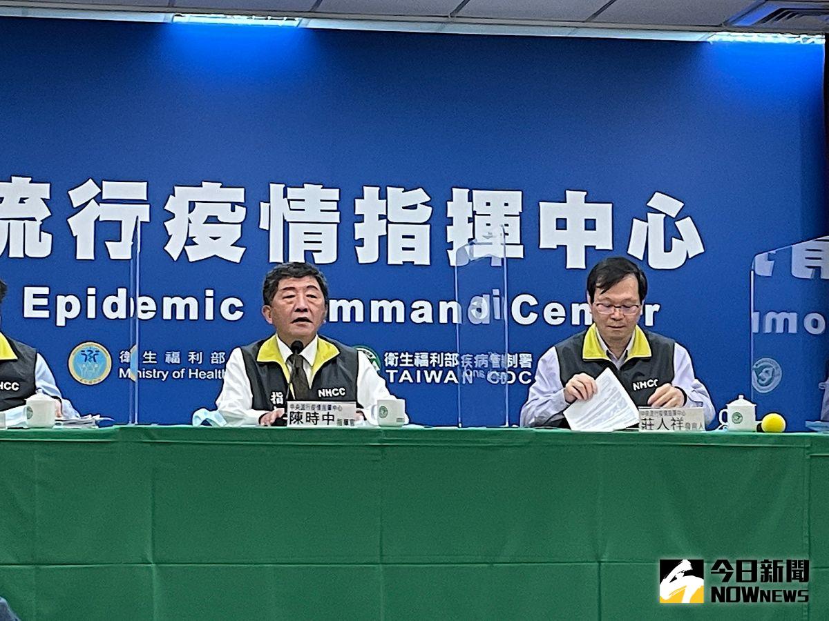 ▲中央流行疫情指揮中心今（26）日公布國內新增3例境外移入確定病例，分別自菲律賓及印尼入境。（圖／記者黃仁杰攝,2020.12.26）