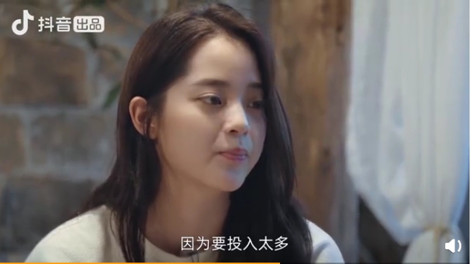 ▲歐陽娜娜認為專業大提琴家需要投入很多心力。(圖/綜藝之家微博)