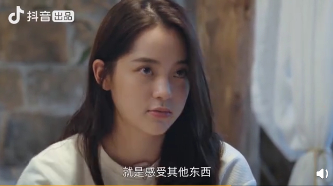 ▲歐陽娜娜選擇去感受外面的世界。(圖/綜藝之家微博)