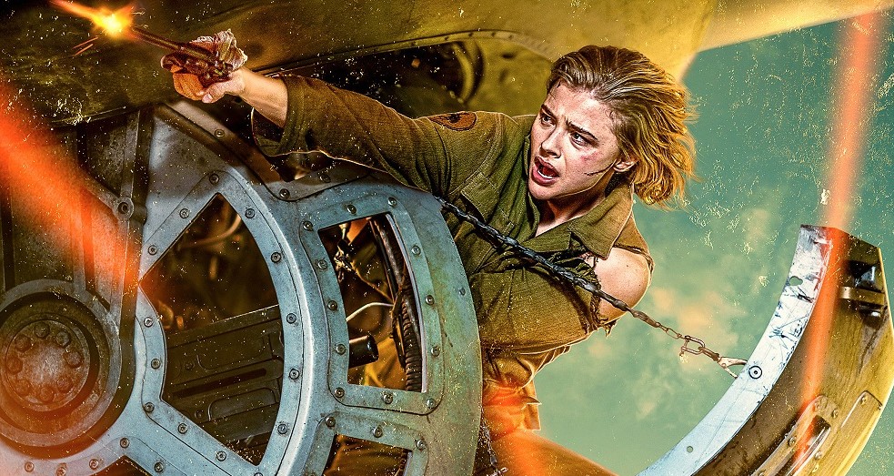 ▲「超殺女」克蘿伊摩蕾茲，在1萬英呎高空單挑飛行魔獸。（圖／車庫）