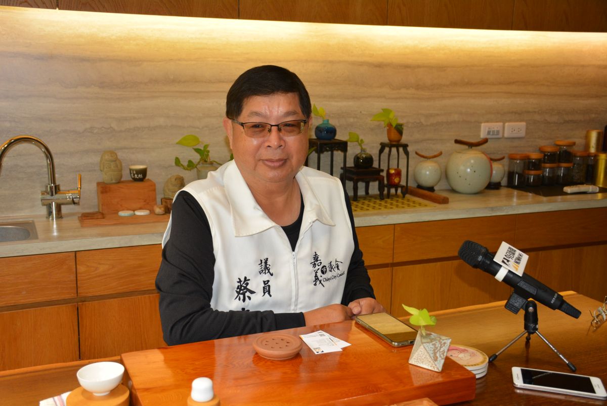 ▲嘉義的都市格局難以擴大，嘉義市議員蔡文旭點評，「產業推動」以及「在地城市特色」兩大面向需加強，呼籲市府在都市管理應要考量未來的發展性。（圖/記者郭政隆攝）