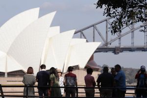 中國染疫人數暴增　搶藥潮蔓延至港澳與澳洲