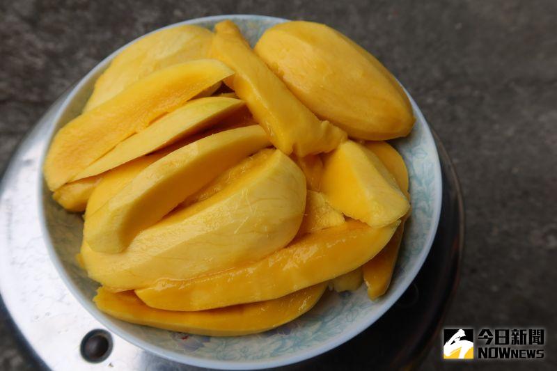 ▲「冬天芒果」讓饕客在冬天也能吃到新鮮現採的芒果。(圖/記者陳雅芳攝)