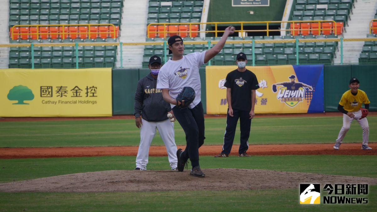 ▲陳偉殷被敲出再見安打。（圖／吳政紘攝）