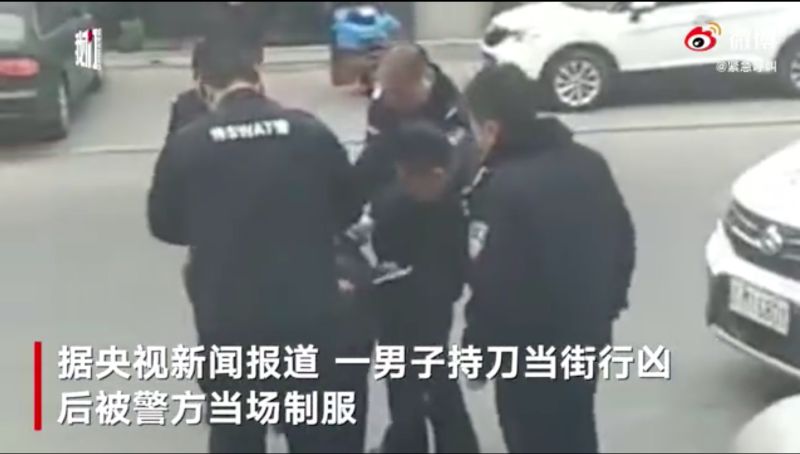 ▲中國遼寧省開原市，12月27日上午驚傳有男子持刀隨機攻擊路人，造成7死7傷。（圖／翻攝自微博）