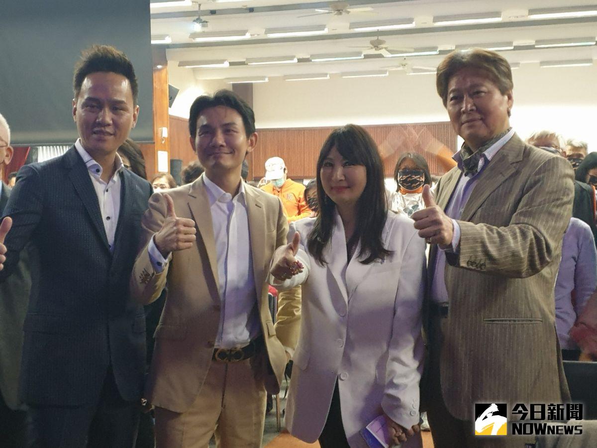 ▲一項「跨境電商經濟論壇」今天在台中舉辦，包括資深藝人劉尚謙等六名電商達人應邀分享跨足電商經驗。（圖／記者金武鳳攝）