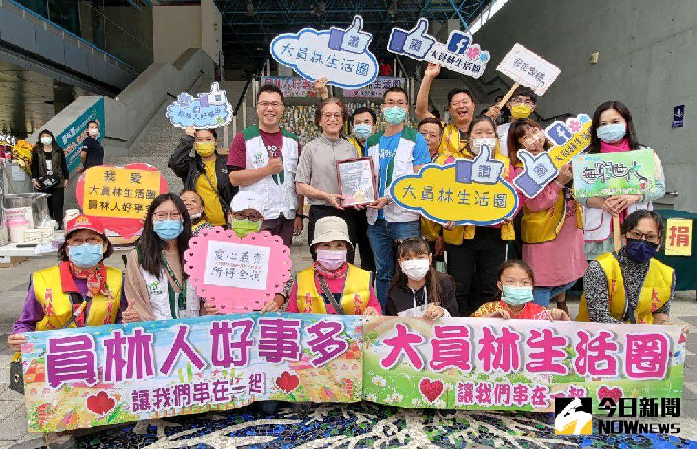 ▲大員林生活圈與員林人好事多社群辦理員林人掏掏口袋零錢，幫助家扶兒童年公益活動，愛心店家與社友們紛紛拿出寶特瓶與飲料罐來裝零錢來響應。（圖／記者陳雅芳攝，2020.12. 27）