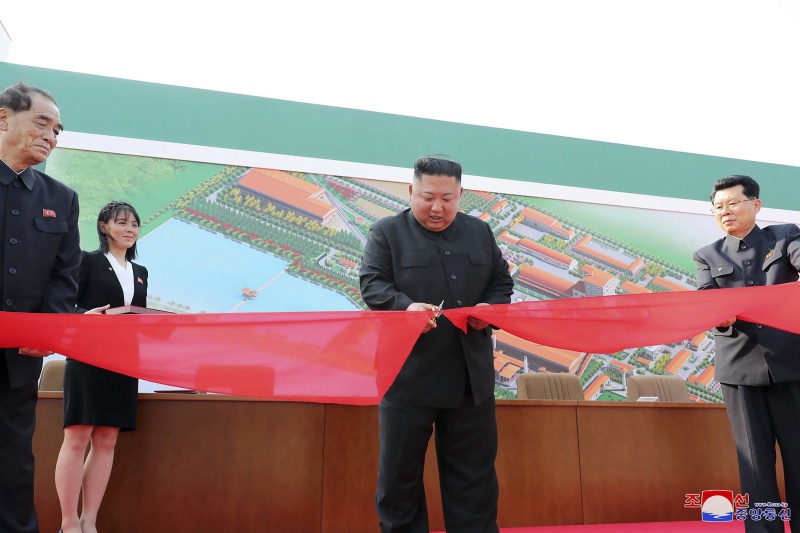 ▲在神隱約3週後,金正恩於勞動節當天再度現身,打破外界有關他病危甚至死亡的傳聞。(圖/美聯社/達志影像)
