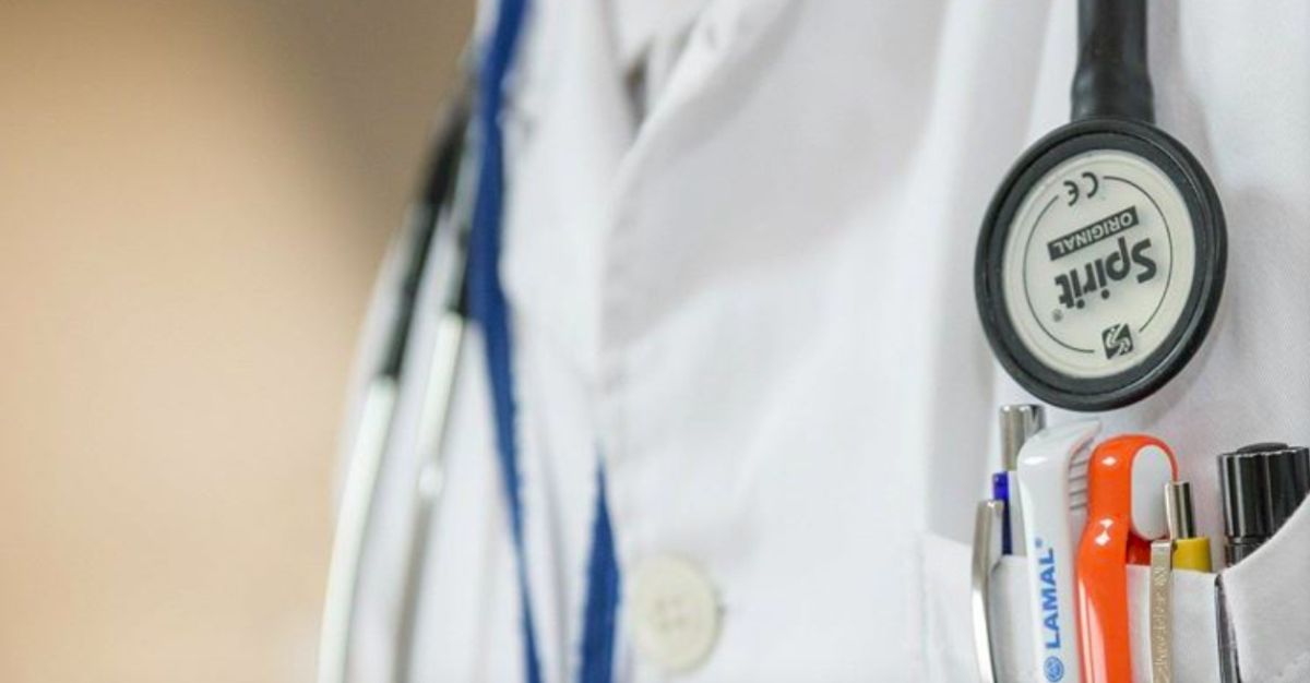 ▲網友分享自己兩個姊姊都是醫師，月收入也有二三十萬，但卻堅持不交男友。（示意圖／取自pixabay）