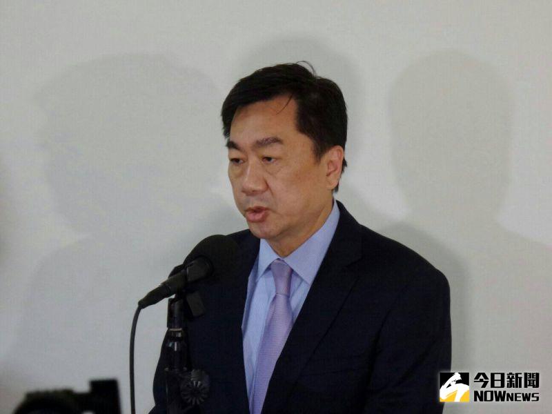 ▲圍堵新冠肺炎英國變種病毒,中央流行疫情指揮中心副指揮官陳宗彥表示,機組員返台需居家檢疫14天,加上前後2次採檢均為陰性,才能實施自主健康管理。(圖/記者呂炯昌攝.2020.12.28)