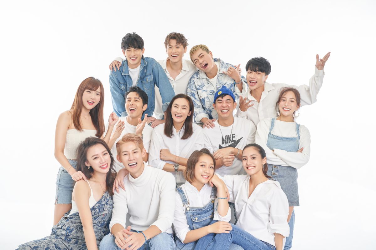 ▲《全明星運動會》藍隊拍攝全家福。（圖 / Team Blue提供）