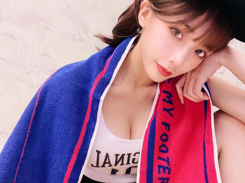 ▲閃亮亮IG有70多萬追蹤數,人氣不惡。(圖/閃亮亮臉書、IG)