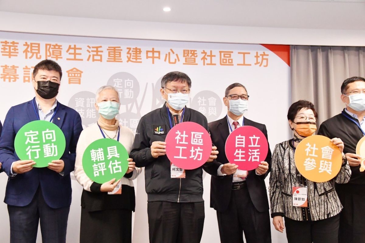 ▲台北市長柯文哲28日參與萬華視障小作所重建中心開幕活動。被問到立法院日前要求供應便當的業者，也應標示萊豬使用與否而挨批，對此柯文哲也狠嗆綠委「別人的孩子死不完？」（圖／台北市政府提供）